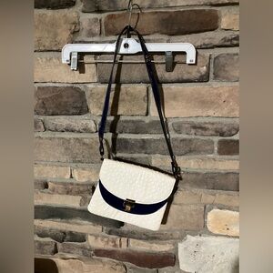 Chic Lennox White and Navy Women's Shoulder Bag